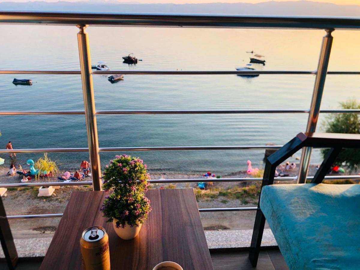 Sunrise Beach - Lake View Deluxe Apartment Peštani Buitenkant foto