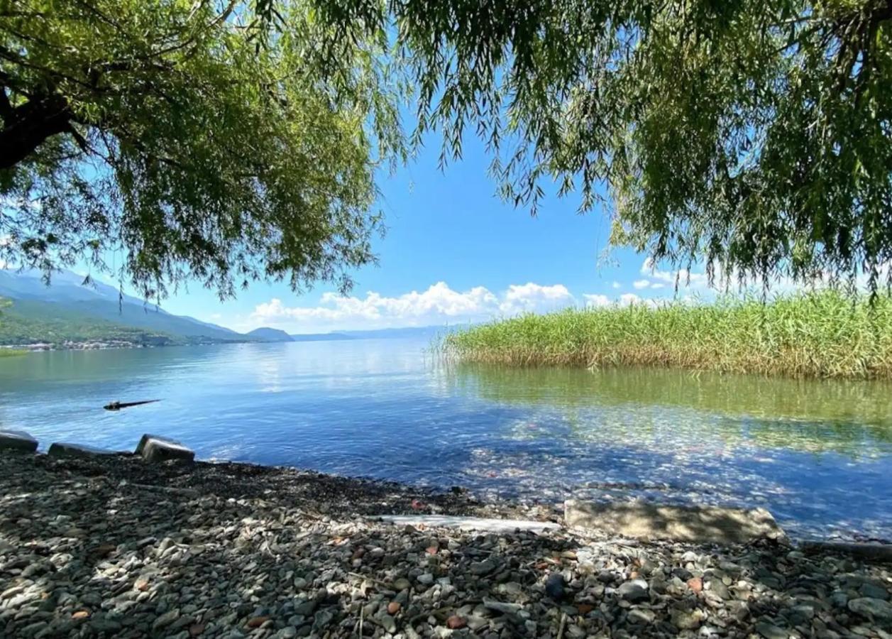 Sunrise Beach - Lake View Deluxe Apartment Peštani Buitenkant foto
