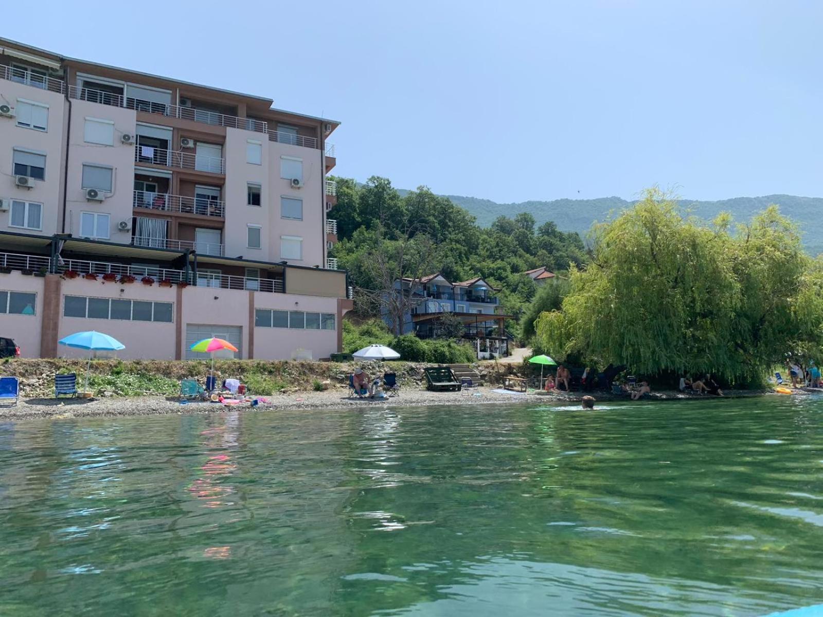 Sunrise Beach - Lake View Deluxe Apartment Peštani Buitenkant foto